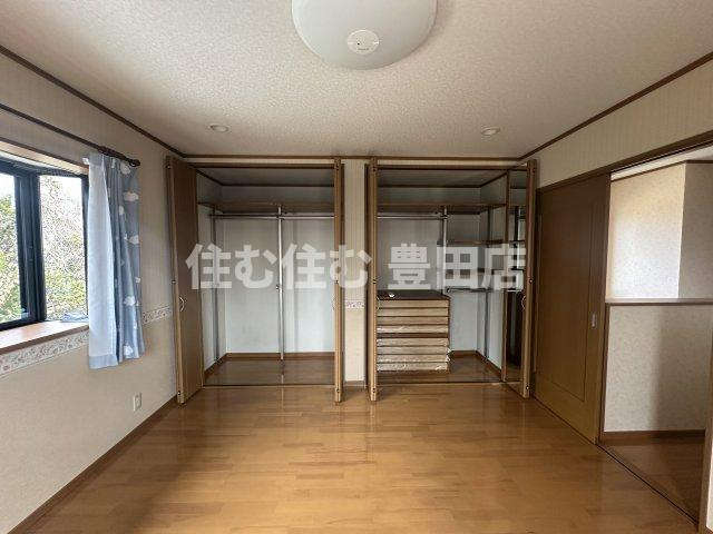 みよし莇生貸家の居間・リビング