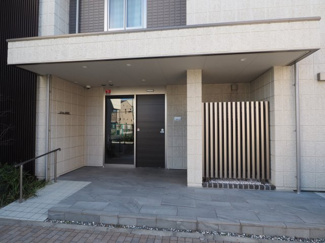 【エントランス】 | 駅から程よい距離の閑静な住宅街に立地の築浅へーベルメゾン！