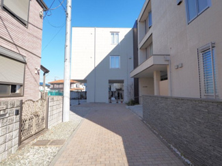 【その他共用部分】 | 敷地内も綺麗に整っており気持ちがいいですね