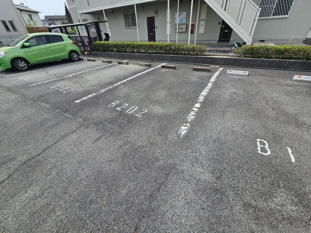 エスポワールドミールＢの駐車場