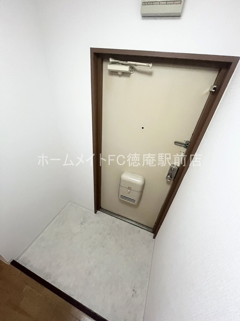 大阪市城東区諏訪２丁目の賃貸マンションの玄関