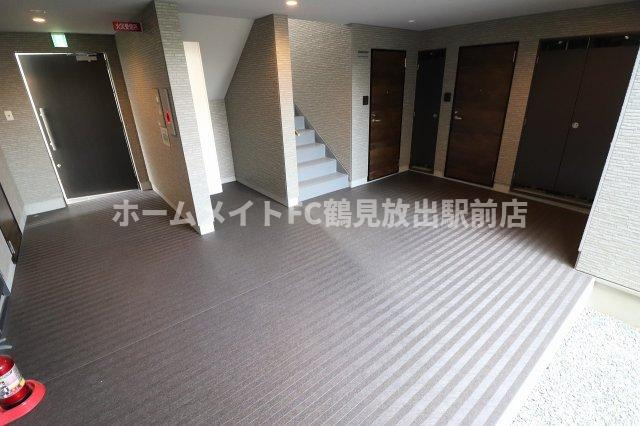 大阪市鶴見区徳庵２丁目のハイツのロビー