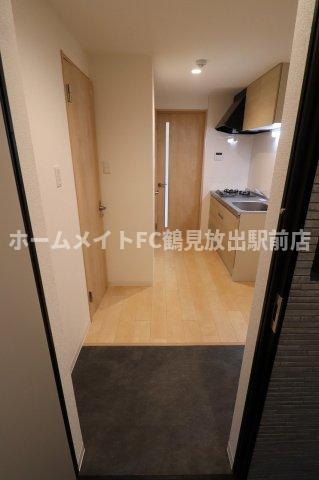 大阪市鶴見区徳庵２丁目のハイツの玄関