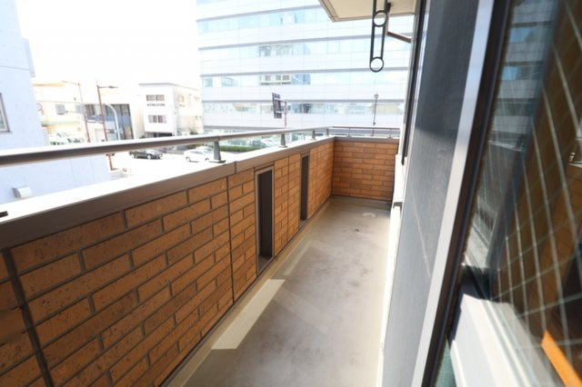 熊本市中央区本荘５丁目のアパートのバルコニー|写真は類似の物件となります。