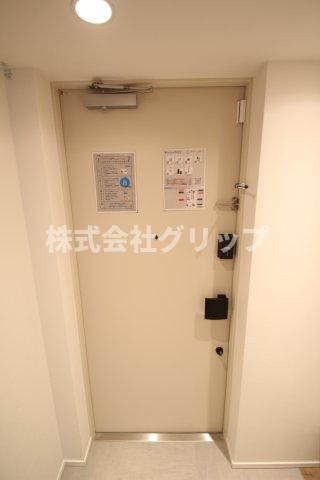 レックスガーデン横浜反町公園の玄関