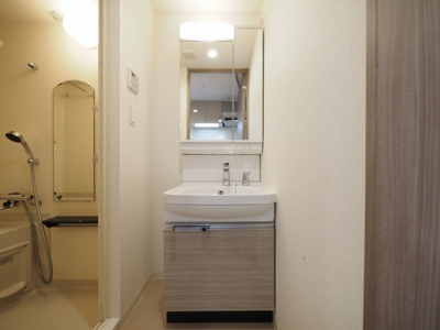 【独立洗面台】 | プレサンス堺筋本町センティス | 使いやすい独立洗面台です