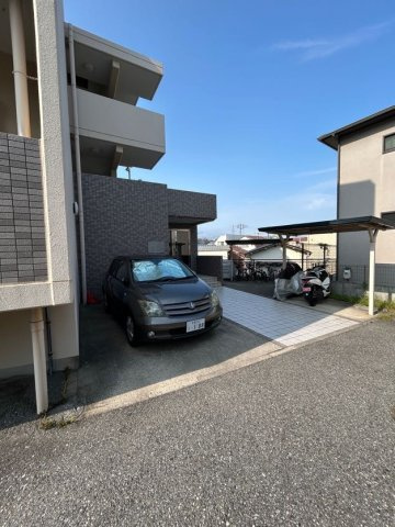 フルール須磨の駐車場