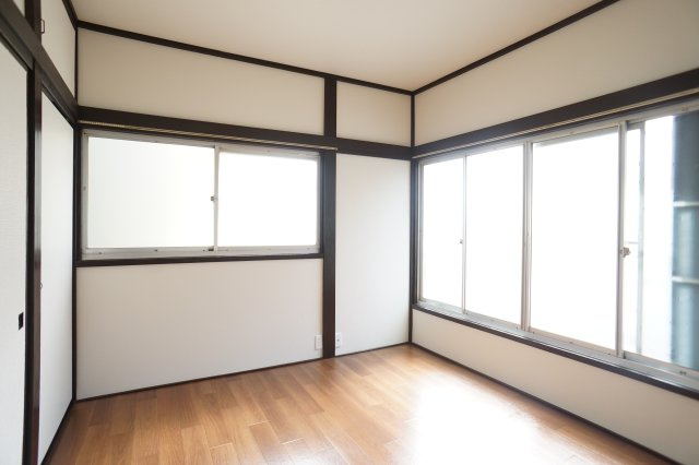 曽根貸家の洋室