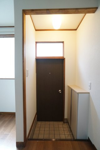 曽根貸家の玄関