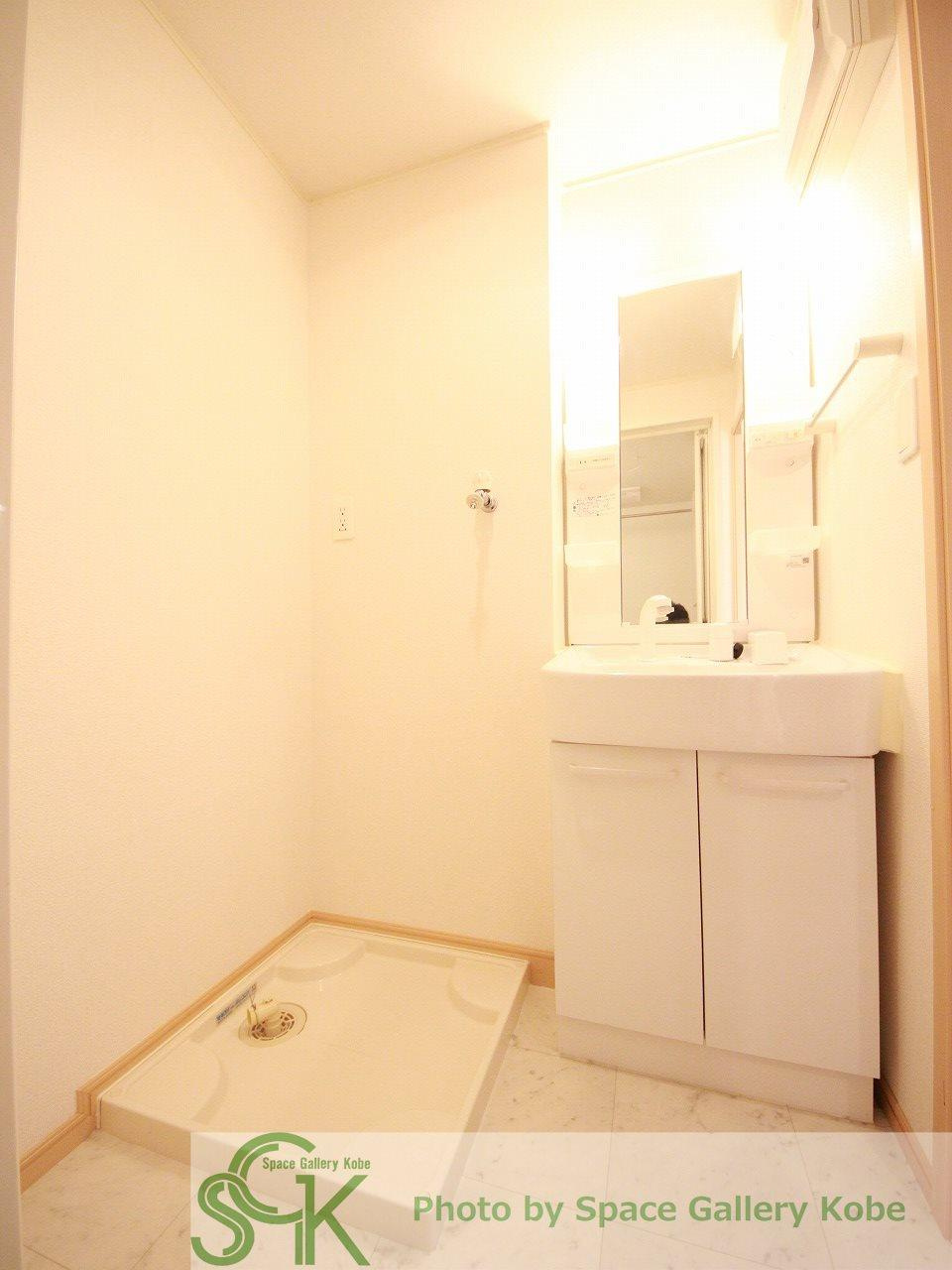 舞子台壱番館の洗面所|※お部屋により仕様が異なる場合があります※
