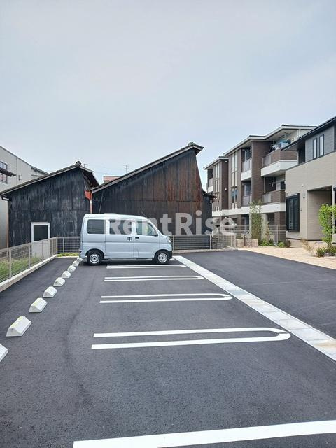 エルヴィナの駐車場