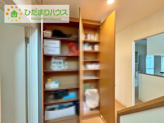 日立市十王町城の丘１丁目　中古戸建の収納|便利な廊下収納があるので掃除機や買いだめする洗面所用品はもちろん、箱買いしたペットボトルまでしまえます(^^)
