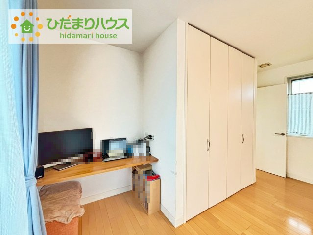 日立市十王町城の丘１丁目　中古戸建の寝室|広めの主寝室は、ベッドの他にもパソコンデスクやドレッサーなども置けちゃいます(*^-^*)