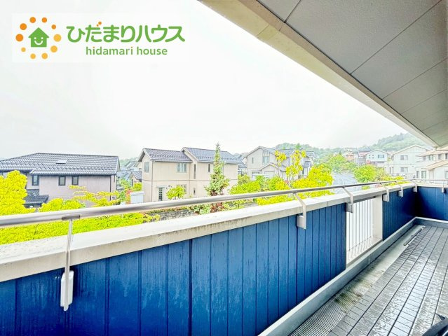 日立市十王町城の丘１丁目　中古戸建のバルコニー|あたたかな光が差し込む、南向きのバルコニー(#^^#)