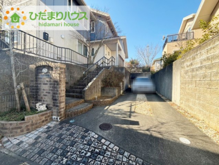 日立市十王町城の丘１丁目　中古戸建の駐車場|マイホームなら駐車場代がかかりません。しかも、自宅の駐車場で洗車ができます！今までコイン洗車に行っていた手間も省けて、節約にもつながります(^^♪