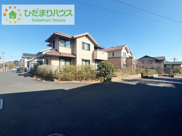 日立市十王町城の丘１丁目　中古戸建の前面道路含む現地写真|角地につき日当たり・風通し良好です☆