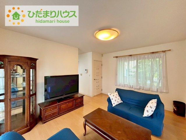 日立市十王町城の丘１丁目　中古戸建の居間・リビング|お子様が元気に遊べる広々としたリビングです。