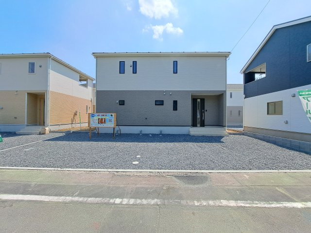 新築　伊勢崎市上泉町第3　クレイドルガーデン　5号棟の駐車場|現地写真　駐車スペースは建物北側に並列3台分可能です！

