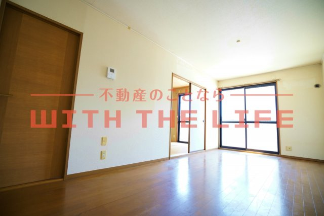 コーポアゼリア【キャッシュバック対象】の居間・リビング|リビングです