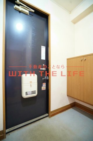 コーポアゼリア【キャッシュバック対象】の玄関|落ち着いた玄関です