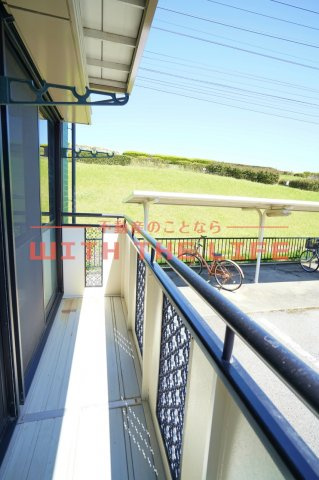 コーポアゼリア【キャッシュバック対象】のバルコニー|暖かな日差しのふりそそぐバルコニー