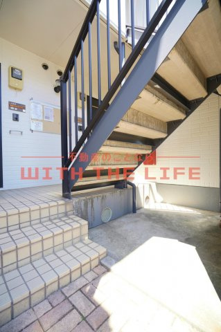 コーポアゼリア【キャッシュバック対象】のエントランス|清潔なエントランスです