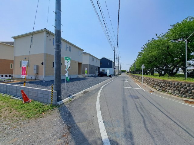 新築　伊勢崎市上泉町第3　クレイドルガーデン　6号棟の前面道路含む現地写真|現地写真　前面道路　約5.9ｍ