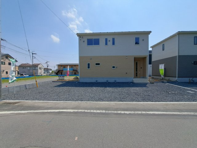 新築　伊勢崎市上泉町第3　クレイドルガーデン　6号棟の駐車場|現地写真　駐車スペースは建物北側に並列3台分可能です！
