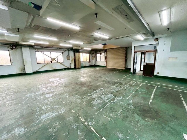 西一色町 貸工場の内装