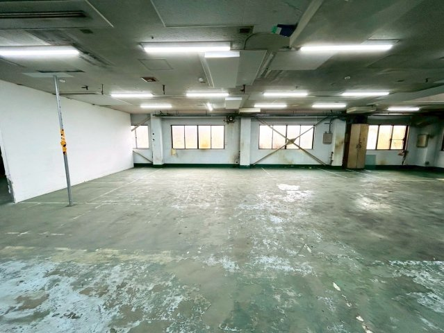 西一色町 貸工場の内装