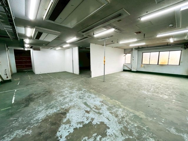 西一色町 貸工場の内装