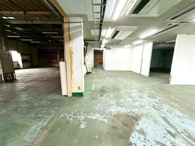 西一色町 貸工場の内装