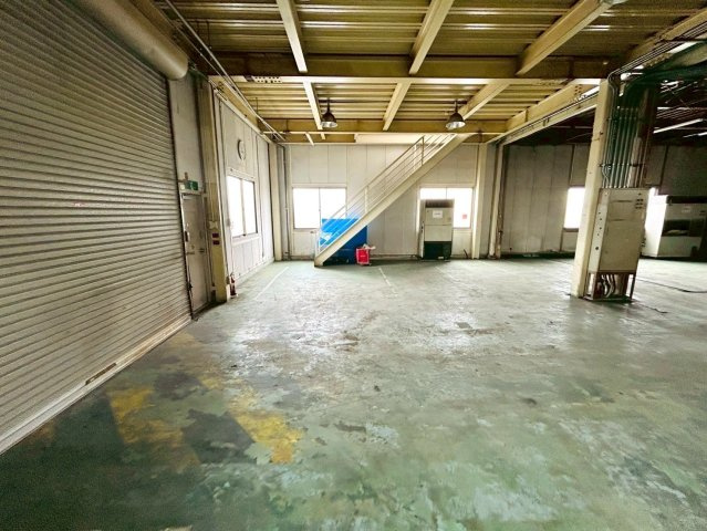 西一色町 貸工場の内装
