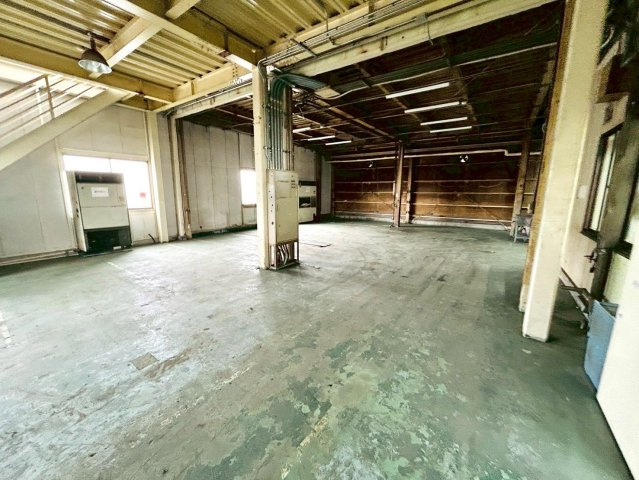 西一色町 貸工場の内装
