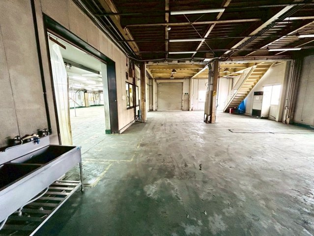西一色町 貸工場の内装