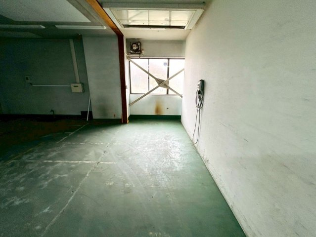西一色町 貸工場の内装