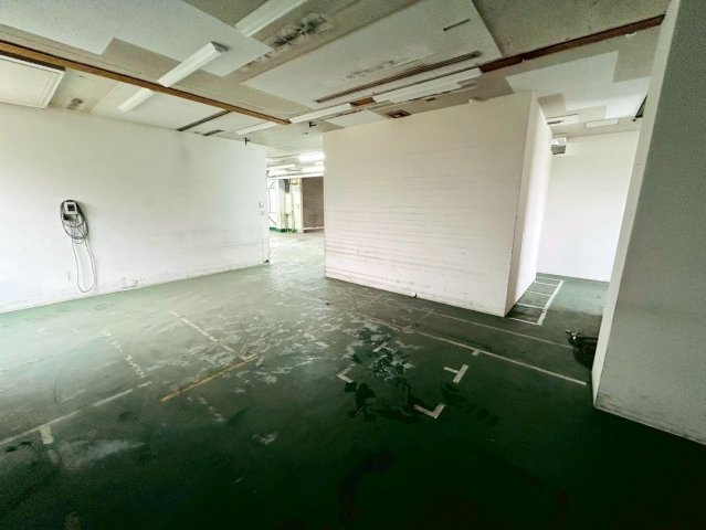 西一色町 貸工場の内装