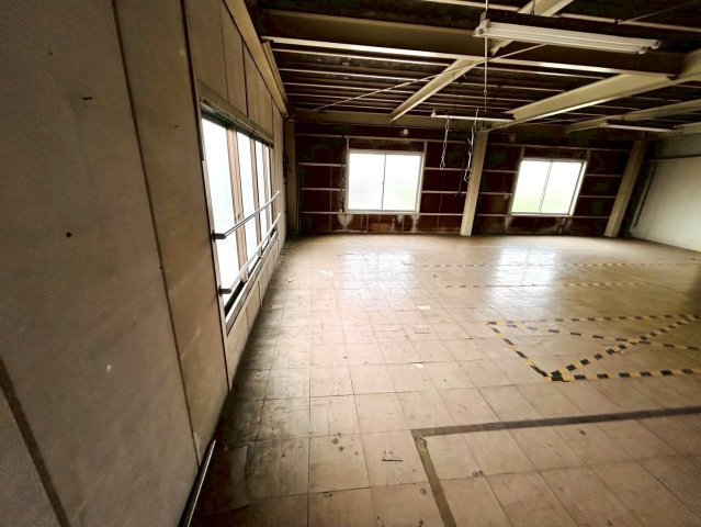 西一色町 貸工場の内装