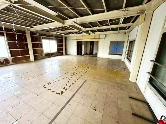 西一色町 貸工場の内装