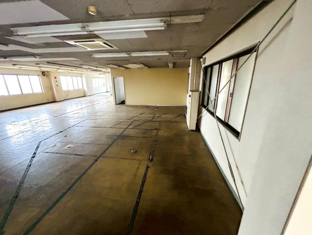 西一色町 貸工場の内装