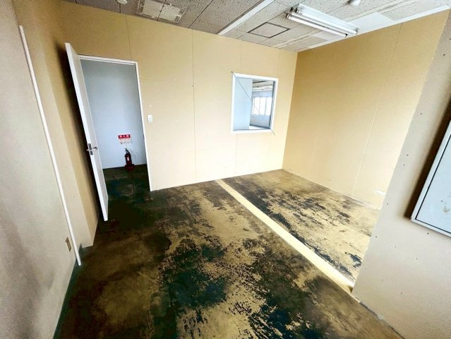 西一色町 貸工場の内装