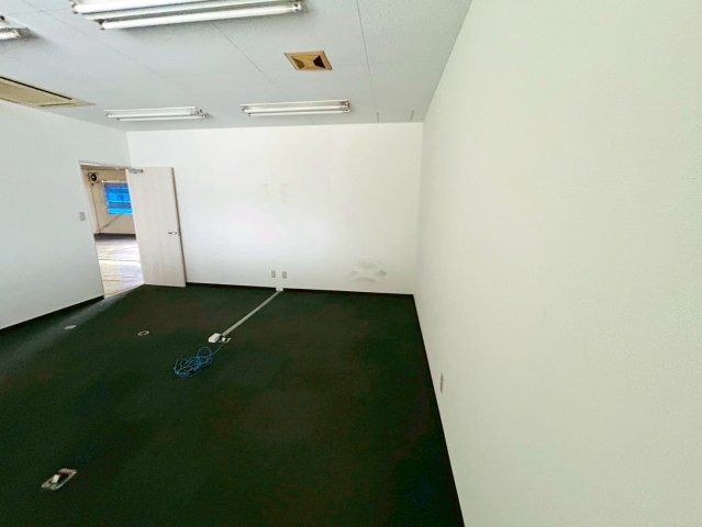 西一色町 貸工場の内装