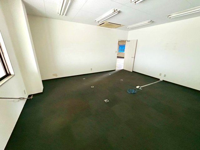 西一色町 貸工場の内装