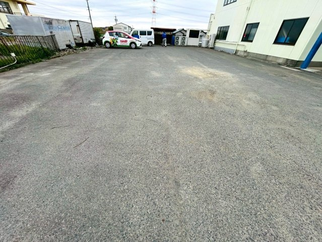 西一色町 貸工場の駐車場