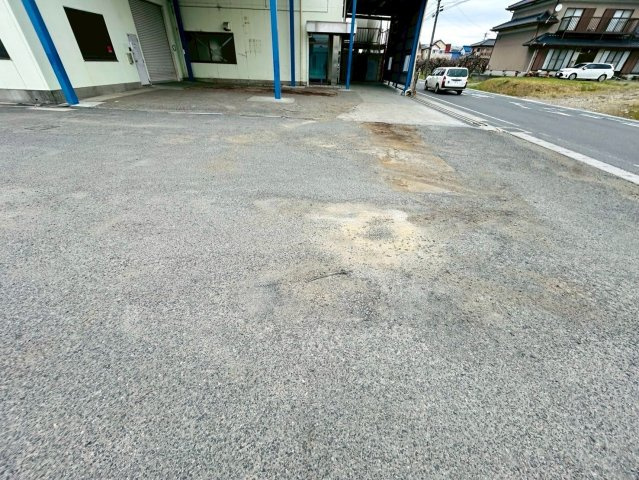 西一色町 貸工場の駐車場