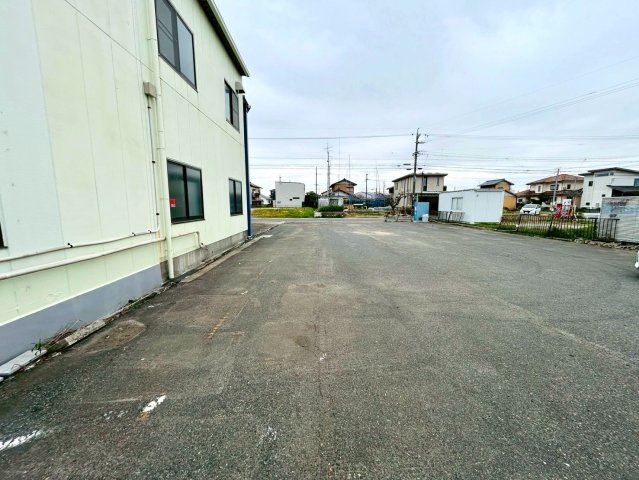 西一色町 貸工場の駐車場