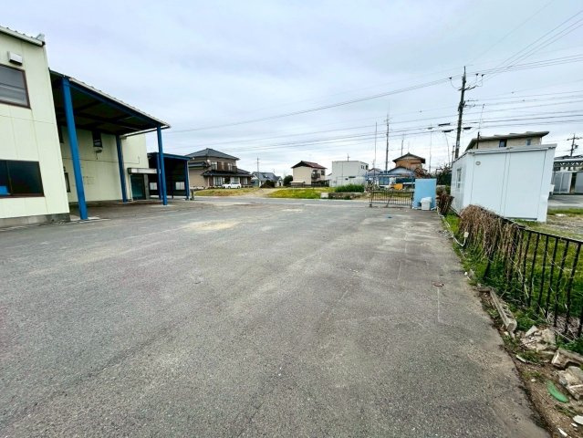 西一色町 貸工場の駐車場