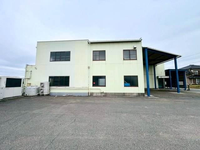 西一色町 貸工場の駐車場