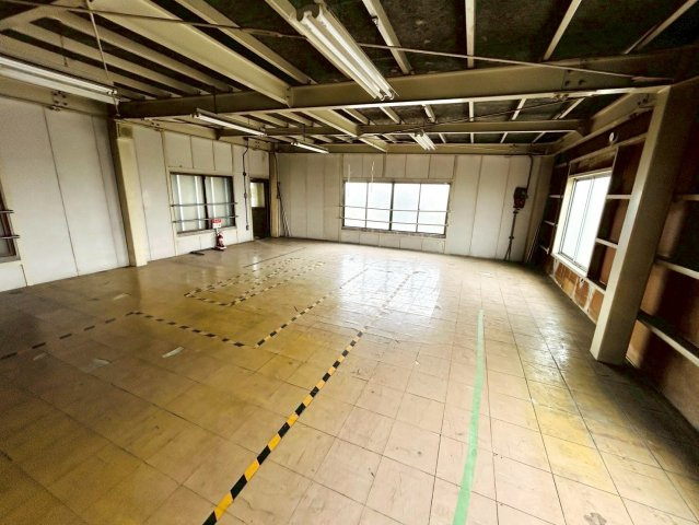 西一色町 貸工場の内装