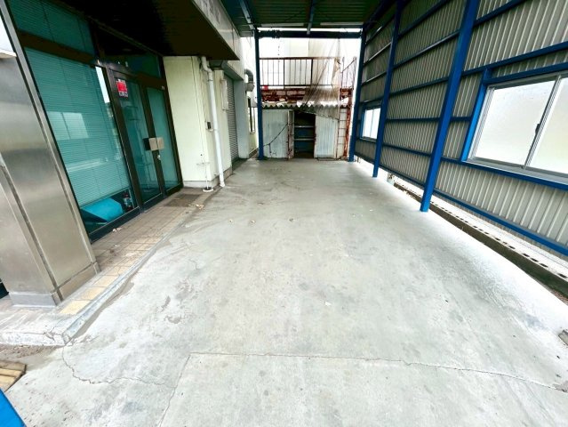 西一色町 貸工場の内装